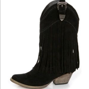 Black fringe boots